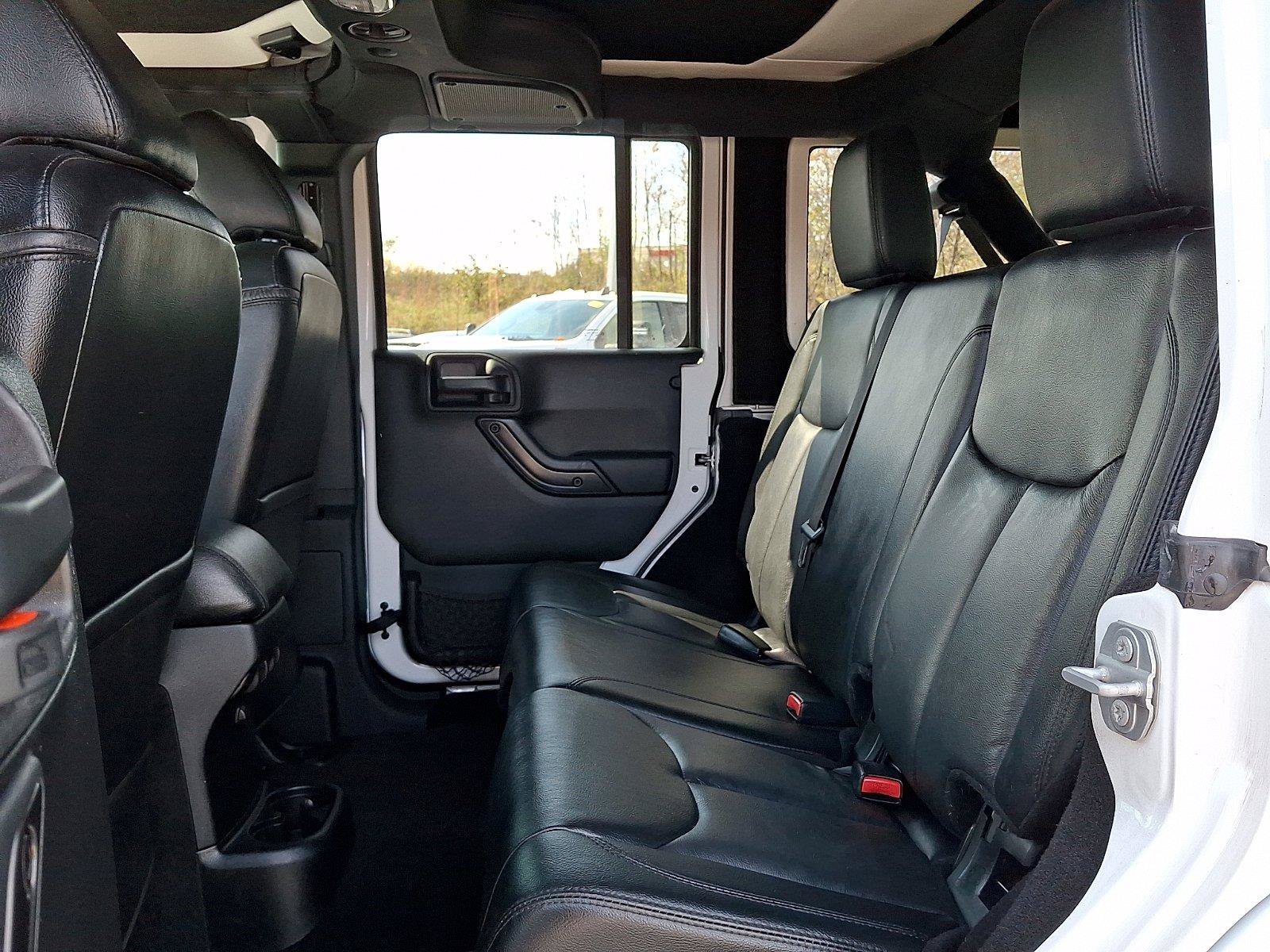 Used 2017 Jeep Wrangler Unlimited Sahara AWD/4WD image 10
