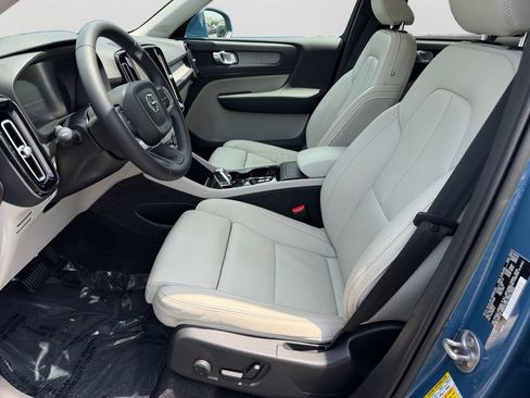 Certified 2023 Volvo XC40 B5 Plus w/ Climate Package AWD/4WD image 16