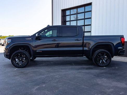 Used 2024 GMC Sierra 1500 AT4 w/ AT4 Preferred Package AWD/4WD image 4