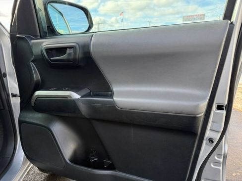 Used 2016 Toyota Tacoma SR5 image 23