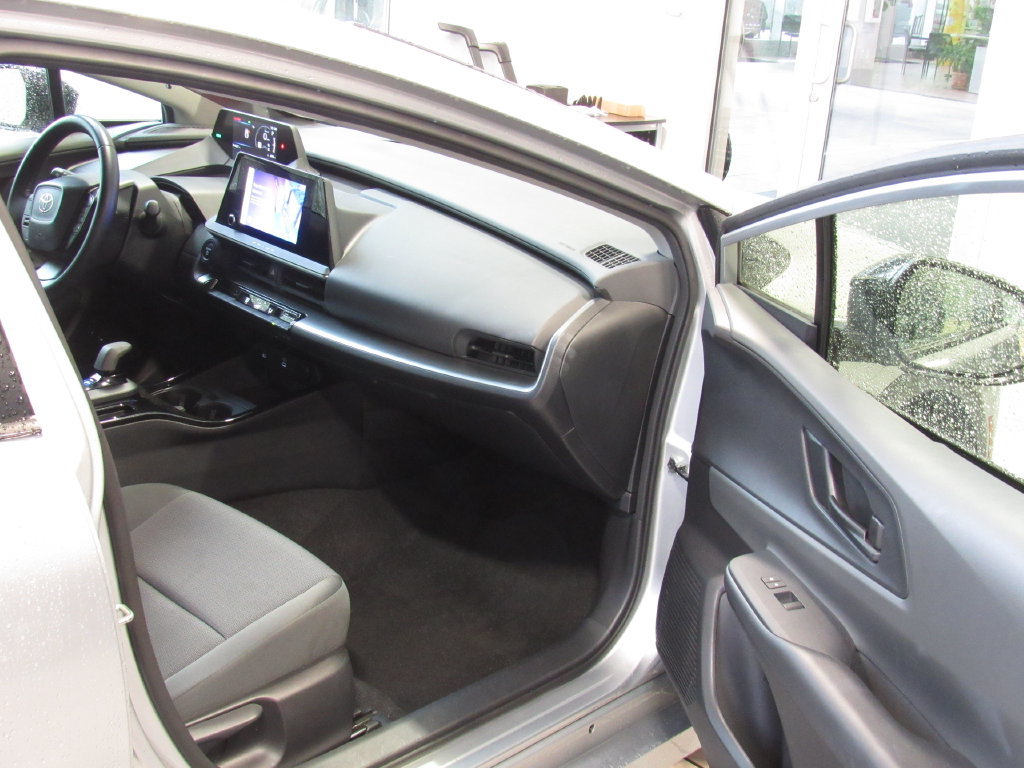 Certified 2025 Toyota Prius LE FWD image 16