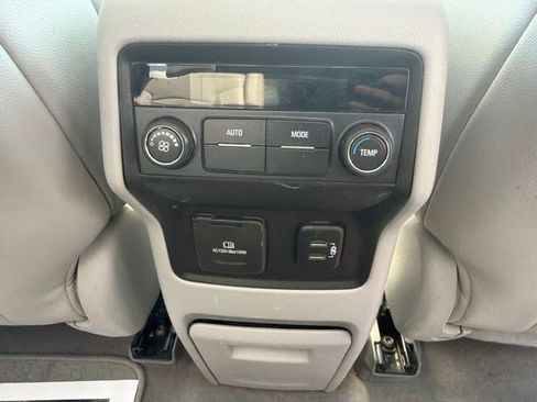 Used 2017 GMC Acadia SLT FWD image 24