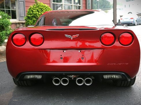 Used 2006 Chevrolet Corvette Coupe w/ Preferred Equipment Group RWD image 7