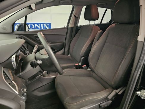 Used 2019 Chevrolet Trax LS w/ LPO, Protection Package FWD image 5
