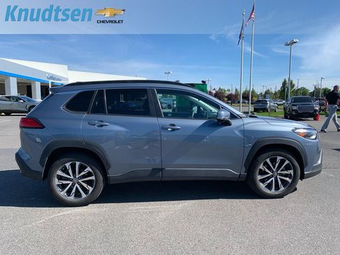 Used 2022 Toyota Corolla Cross XLE w/ Convenience Package AWD/4WD image 8