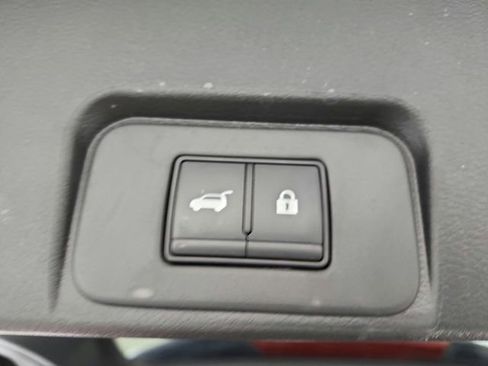 Used 2025 Nissan Rogue SV w/ SV Premium Package image 48