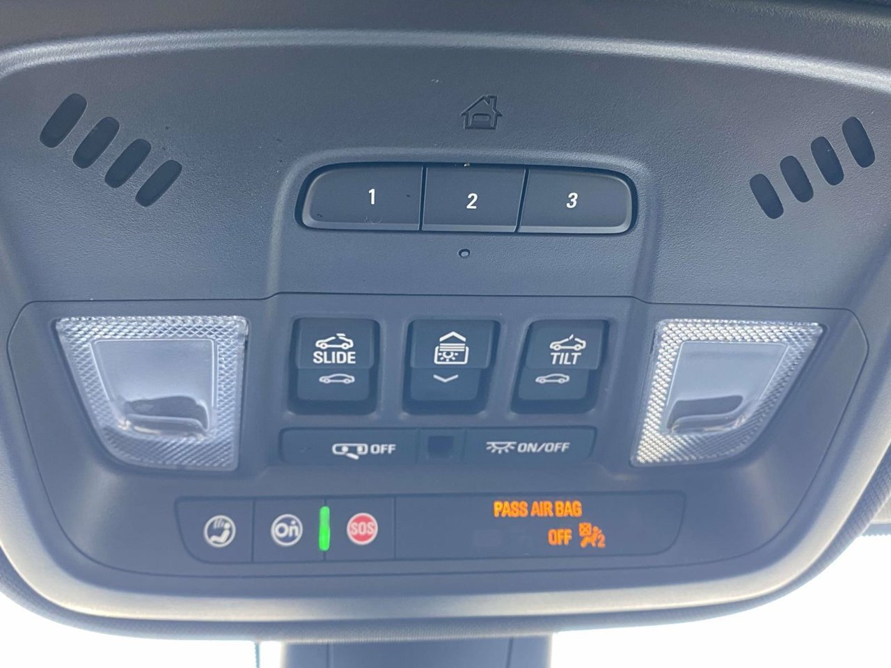 Used 2023 Chevrolet Traverse Premier AWD/4WD image 33