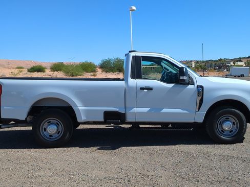 Used 2024 Ford F250 XL RWD image 3