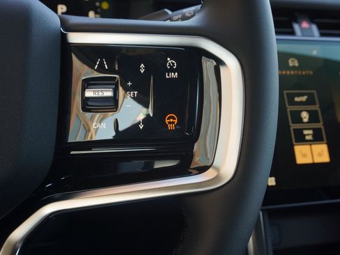 New 2026 Land Rover Discovery Sport Landmark image 18