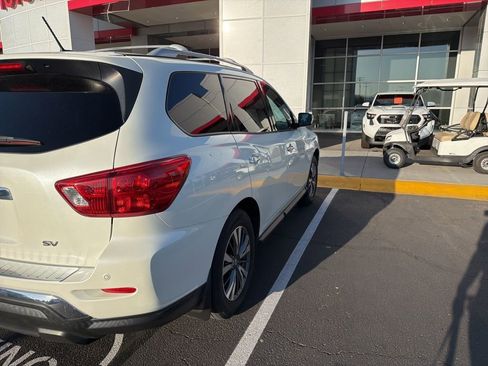 Used 2017 Nissan Pathfinder SV FWD image 4