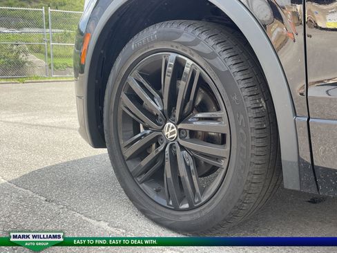 Used 2022 Volkswagen Tiguan SE R-Line image 14