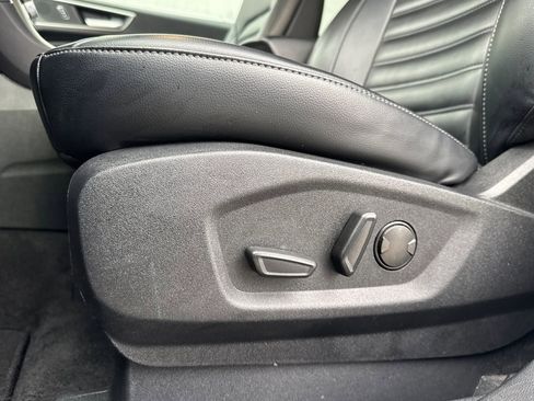 Used 2024 Ford Edge SEL image 13