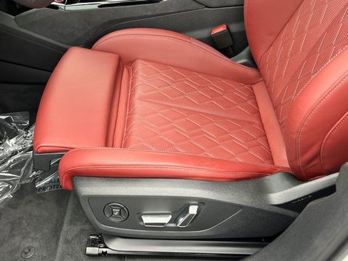 Certified 2025 Audi S6 e-tron Prestige w/ 21" Black Optic Package image 24