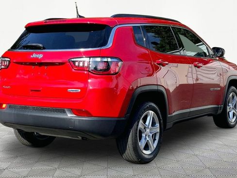 Used 2023 Jeep Compass Latitude w/ Convenience Group AWD/4WD image 5
