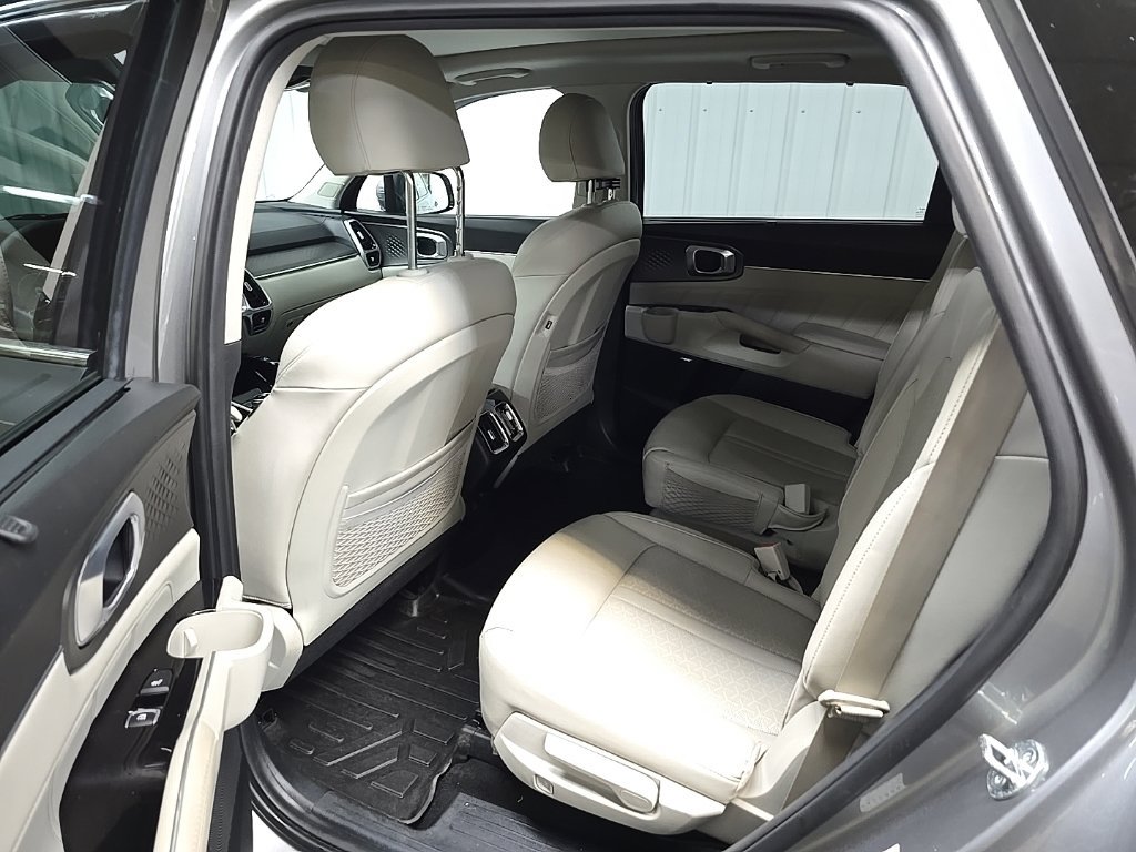 Used 2023 Kia Sorento SX Prestige w/ Panoramic Sunroof Package AWD/4WD image 32