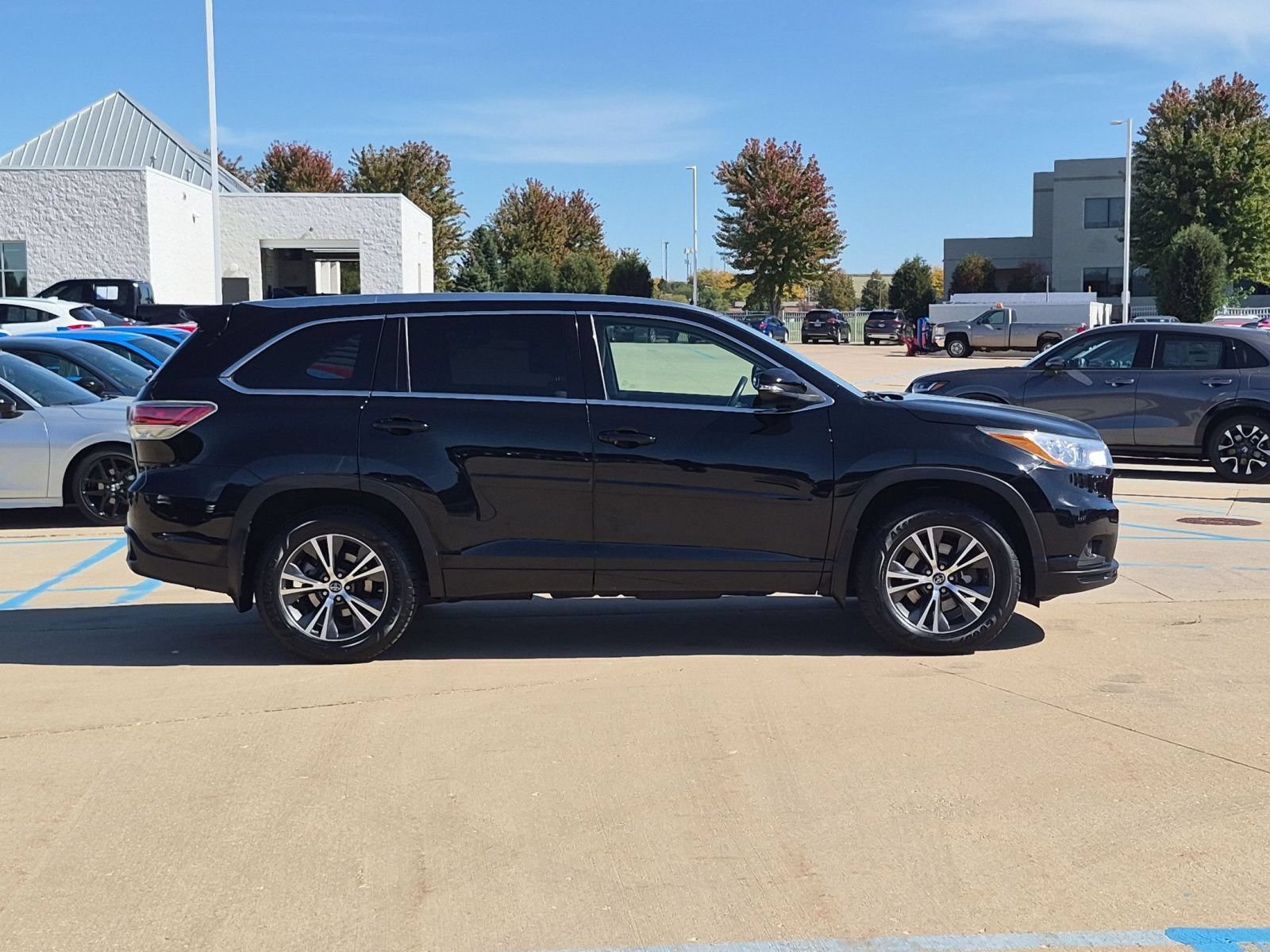 Used 2016 Toyota Highlander XLE AWD/4WD image 5
