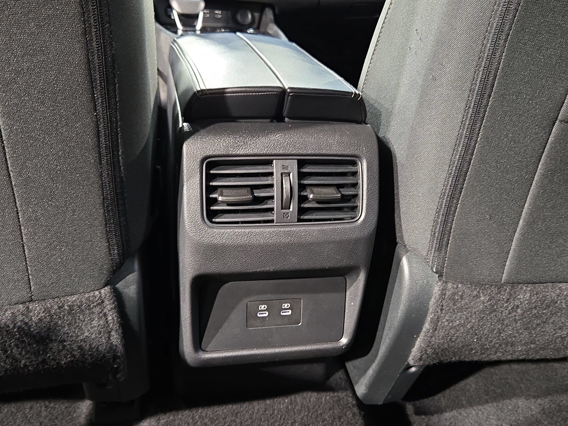 Used 2025 Nissan Rogue SV FWD image 36