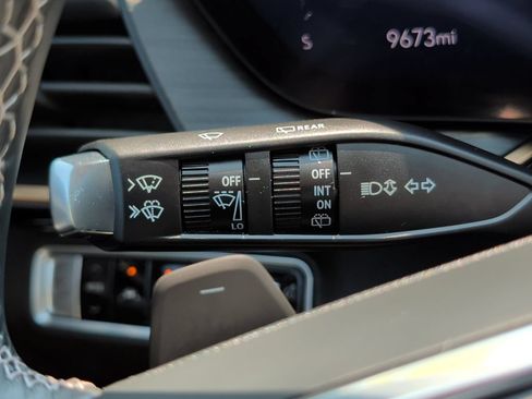 Used 2024 Buick Envision Avenir AWD/4WD image 45