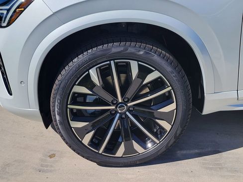 New 2026 Volvo XC90 B5 Ultra w/ Protection Package Premier AWD/4WD image 3