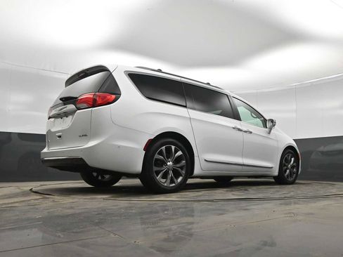 Used 2017 Chrysler Pacifica Limited w/ UConnect Theater Package image 36