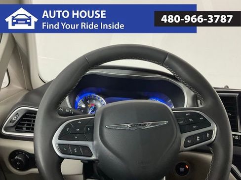 Used 2024 Chrysler Pacifica Touring-L FWD image 27