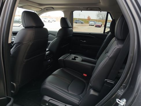 New 2025 Honda Pilot Touring image 8