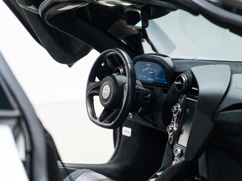 Used 2018 McLaren 720S image 4