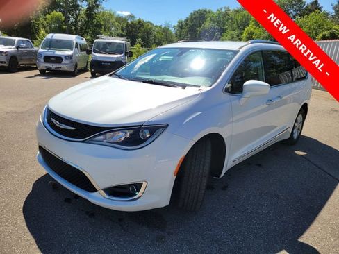 Used 2018 Chrysler Pacifica Touring-L Plus FWD image 7
