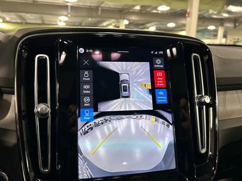 New 2026 Volvo XC40 B5 Plus w/ Climate Package AWD/4WD image 17