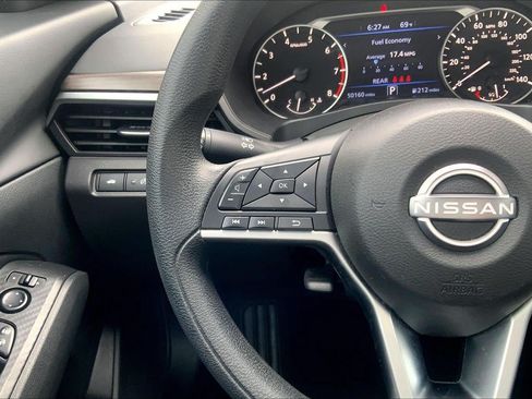 Used 2024 Nissan Altima 2.5 SV AWD/4WD image 19