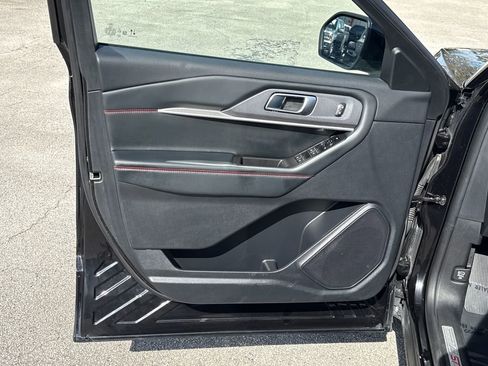 Used 2025 Ford Explorer ST-Line image 13
