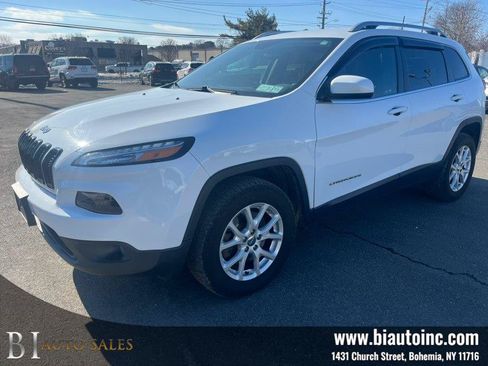 Used 2017 Jeep Cherokee Latitude w/ True North Edition AWD/4WD image 1