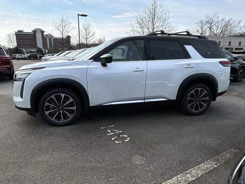 New 2026 Nissan Pathfinder Platinum AWD/4WD image 4