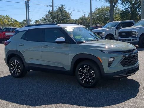 Used 2025 Chevrolet TrailBlazer ACTIV w/ Driver Confidence Package image 2