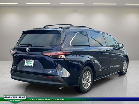 Used 2021 Toyota Sienna XLE image 7