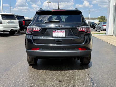 Certified 2021 Jeep Compass Latitude w/ Sun and Sound Group FWD image 5