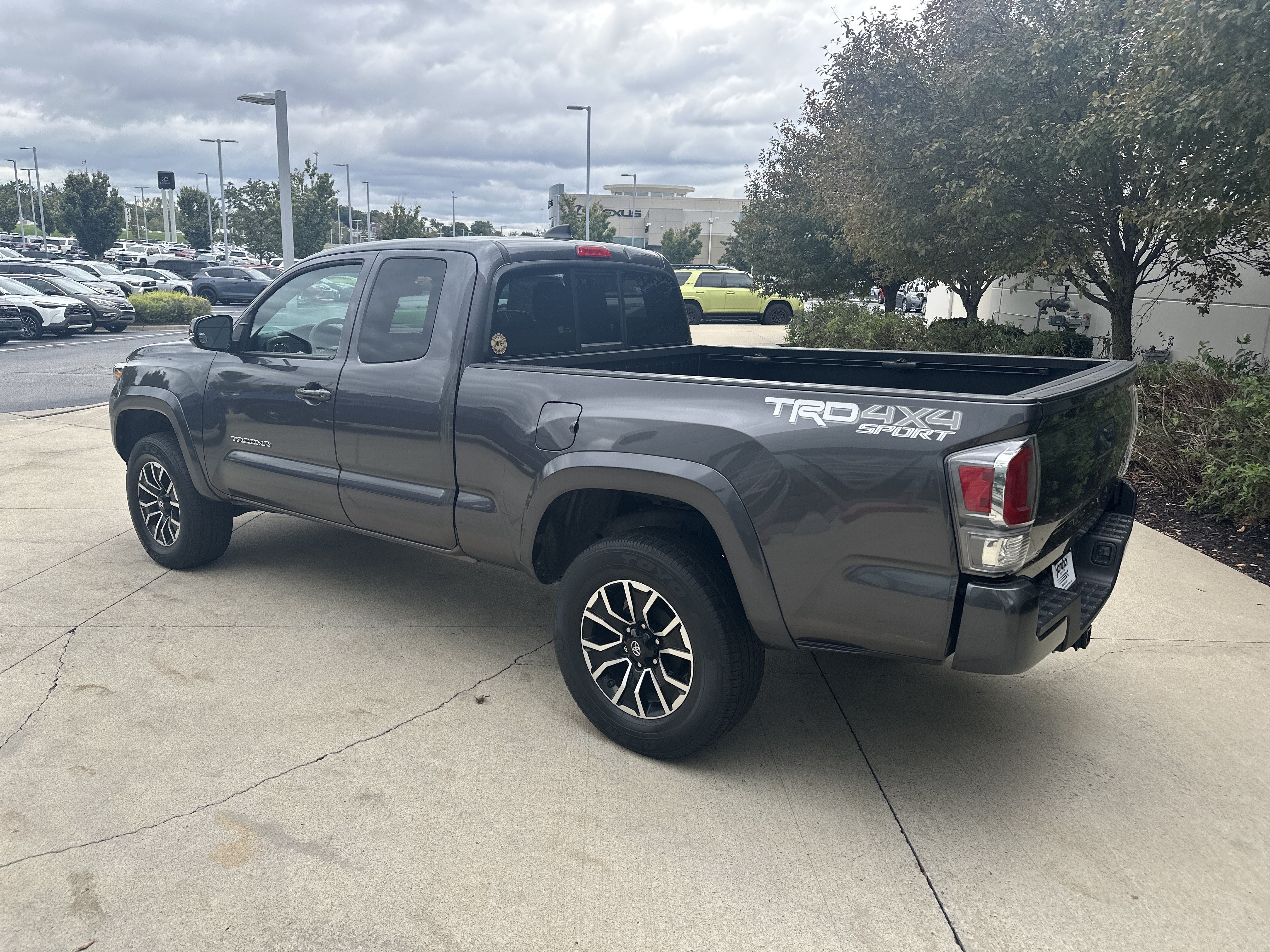 Used 2020 Toyota Tacoma TRD Sport AWD/4WD image 7
