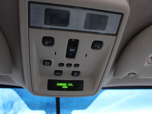 Used 2003 Lincoln Town Car Signature image 21