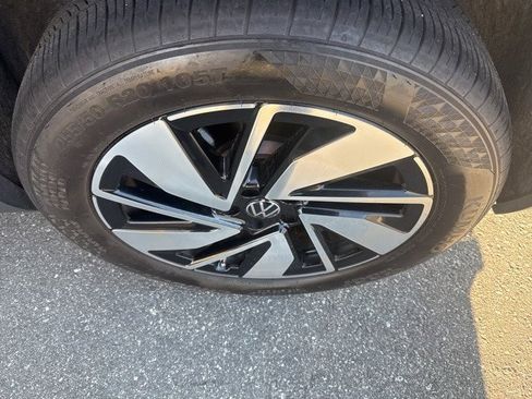 Used 2024 Volkswagen Atlas SE image 6