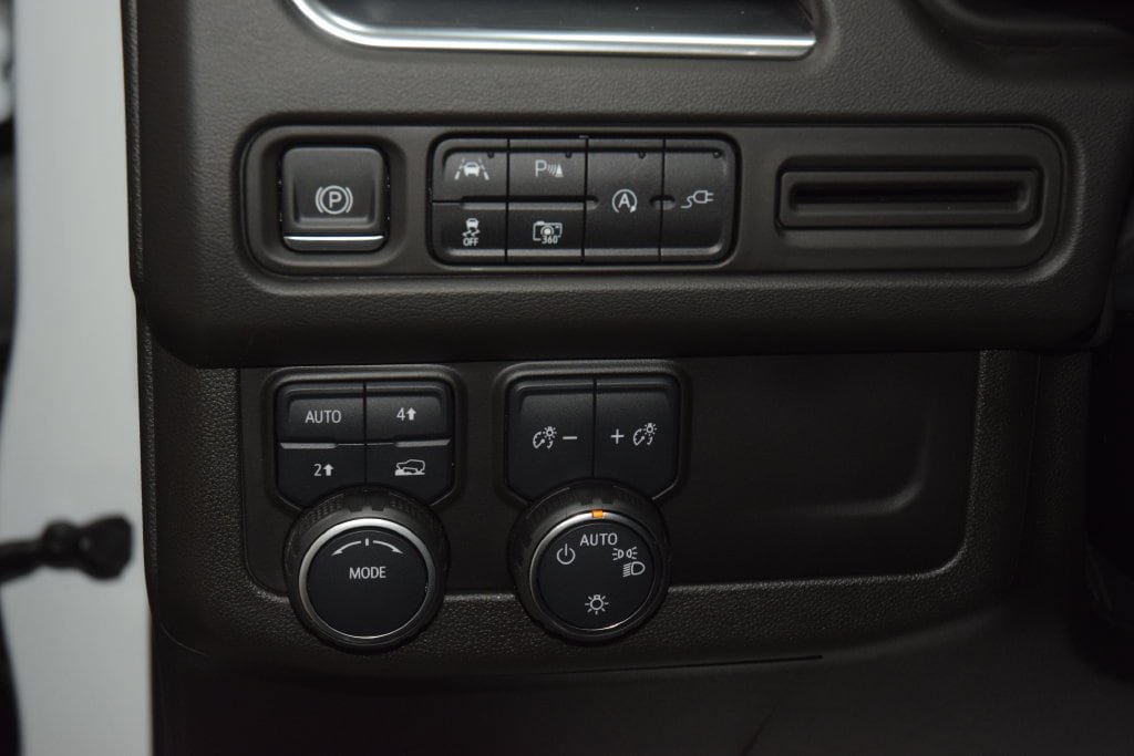 Used 2022 Chevrolet Tahoe LT w/ Luxury Package AWD/4WD image 35
