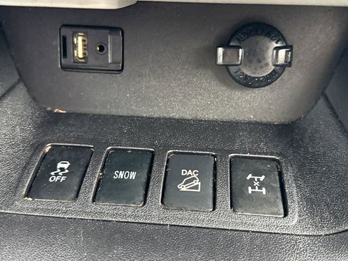 Used 2015 Toyota Highlander LE image 20