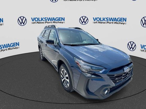Used 2025 Subaru Outback Premium AWD/4WD image 16