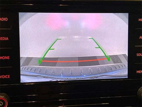 Used 2022 Volkswagen Passat 2.0T SE image 25