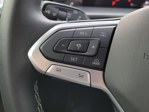 Certified 2025 Volkswagen Tiguan SE image 22