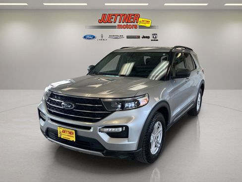 Used 2022 Ford Explorer XLT w/ Equipment Group 202A image 4