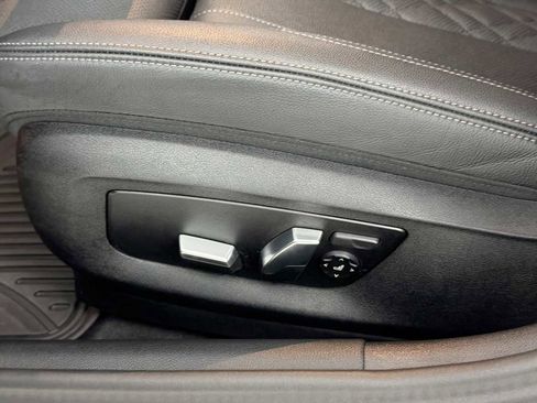 Used 2023 BMW 530e xDrive w/ Premium Package image 14