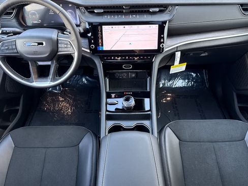 New 2026 Jeep Grand Cherokee Altitude AWD/4WD image 3