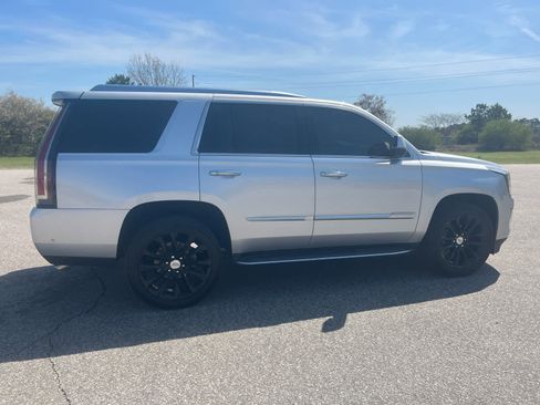 Used 2020 Cadillac Escalade Platinum image 6