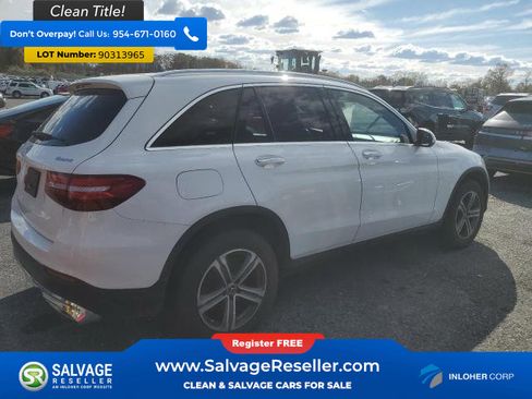 Used 2018 Mercedes-Benz GLC 300 4MATIC w/ Multimedia Package image 4