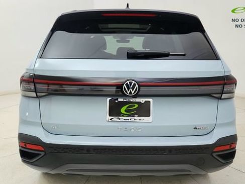Used 2025 Volkswagen Taos SE AWD/4WD image 5